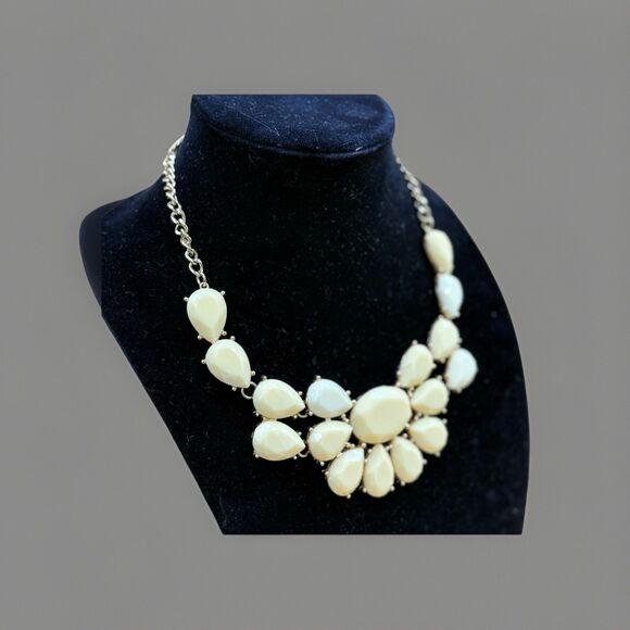 Yellow Stone Statement Bib Necklace With Gold Tone Chain 18” - Picture 4 of 5